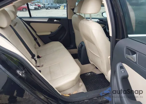 2013 Volkswagen Jetta Hybrid z USA, uszkodzony, nr VIN 3VW637AJ0DM281198